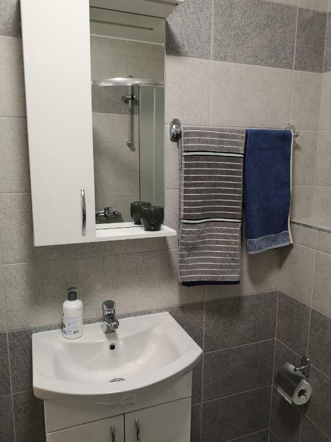 Apartman Gaga Lukavica Exteriör bild