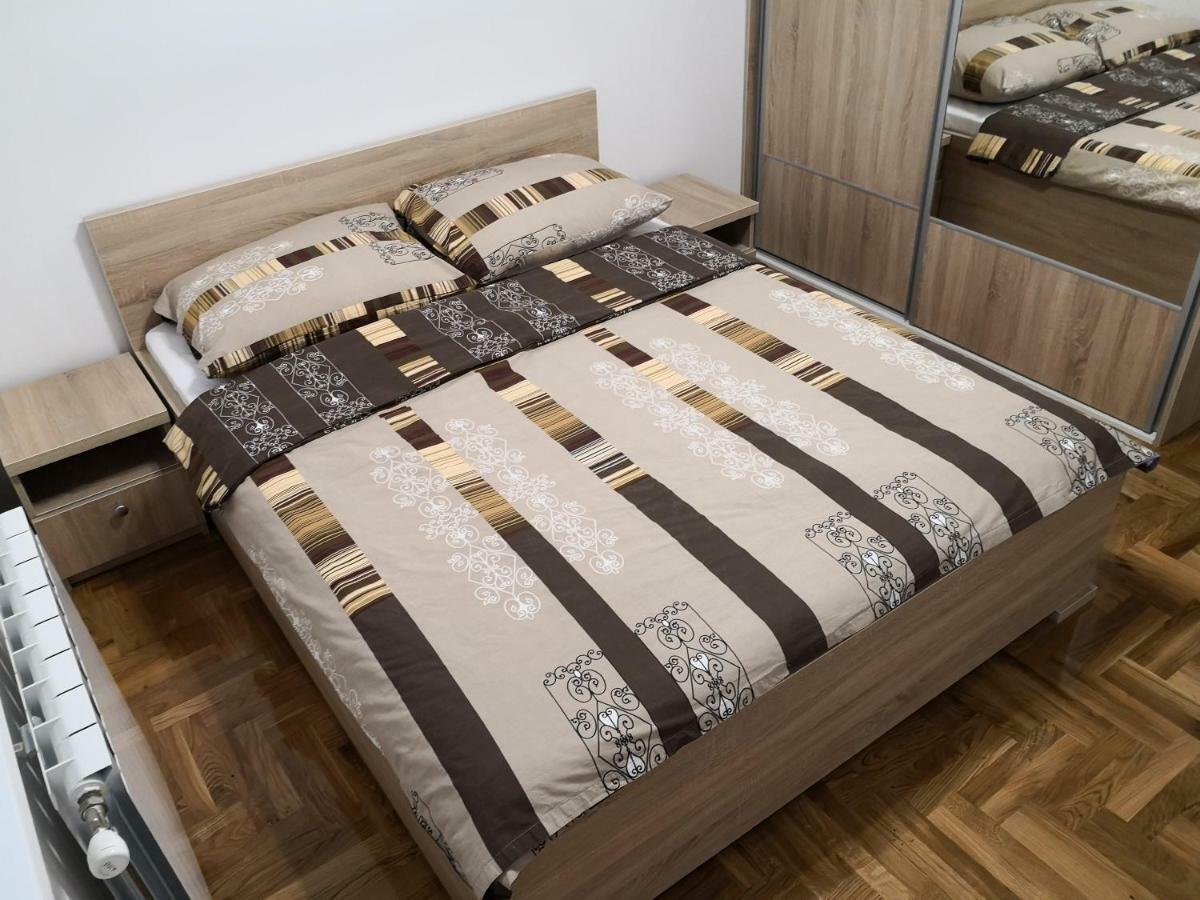 Apartman Gaga Lukavica Exteriör bild